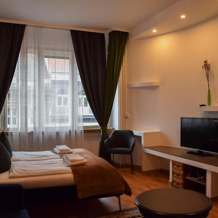 Main Prague Square Apartments Sauna And Fireplace מראה חיצוני תמונה