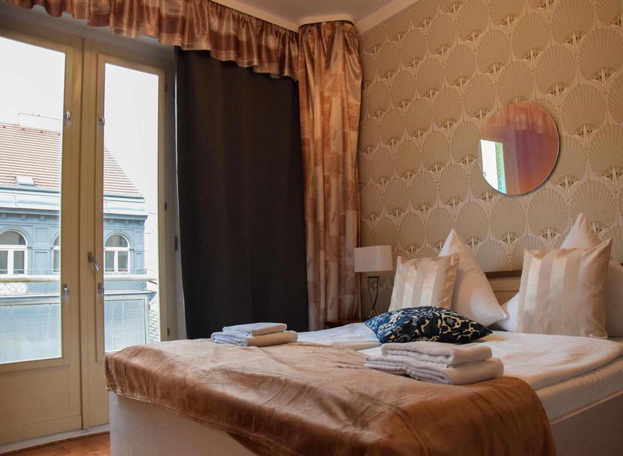 Main Prague Square Apartments Sauna And Fireplace מראה חיצוני תמונה